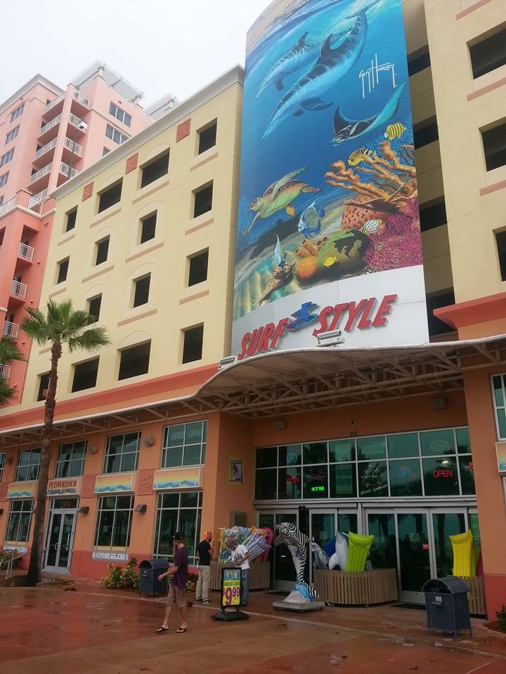 Flowrider Indoor Surfing